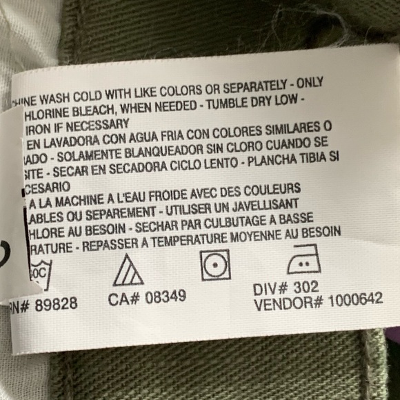 GLORIA VANDERBILT Women’s Sage Green Capri Pants - Picture 13 of 13